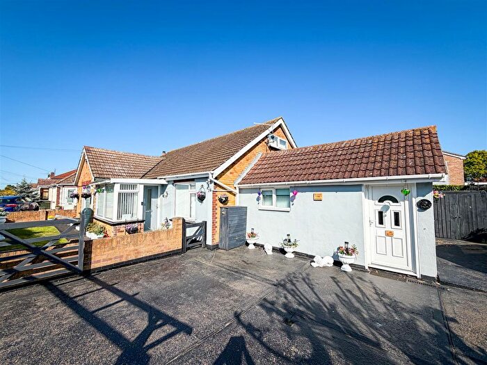 4 Bedroom Chalet For Sale In The Green, Rush Green Road, Clacton-On-Sea, CO16