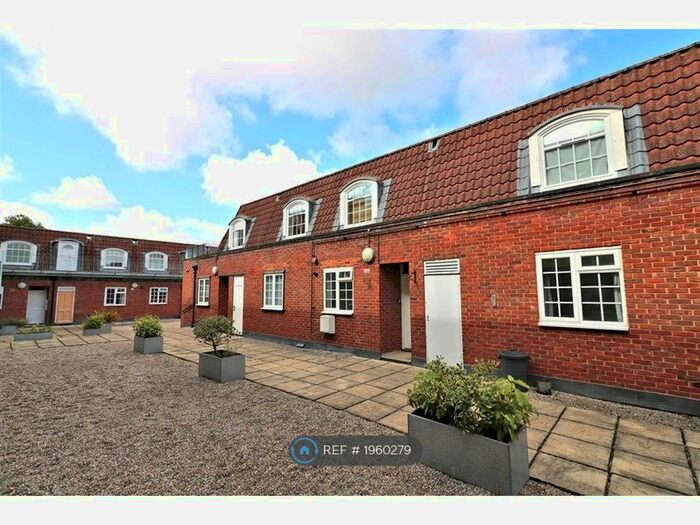 2 Bedroom Flat To Rent In Long Croft House, Welwyn Garden City, AL8