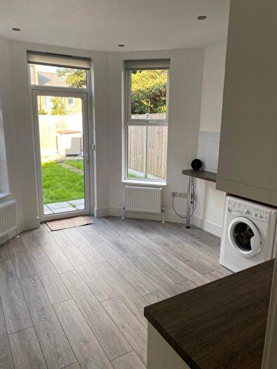 1 Bedroom Flat To Rent In Bedroom Flat – Arcadian Gardens, London, N22