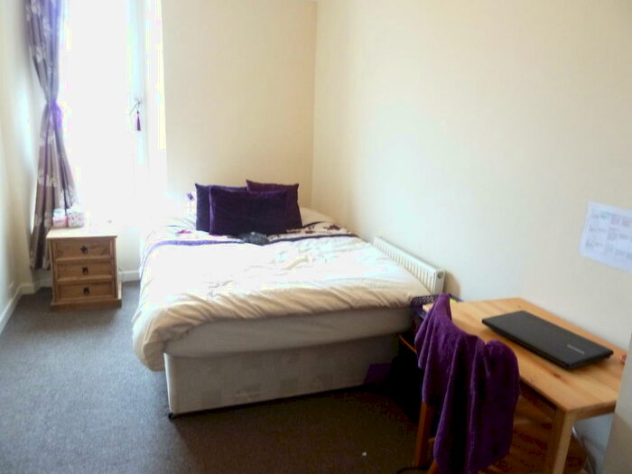 2 Bedroom Property To Rent In Sutherland Road, F4