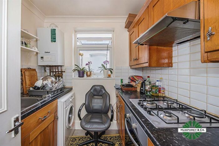 2 Bedroom Flat To Rent In Hackney, London, N16