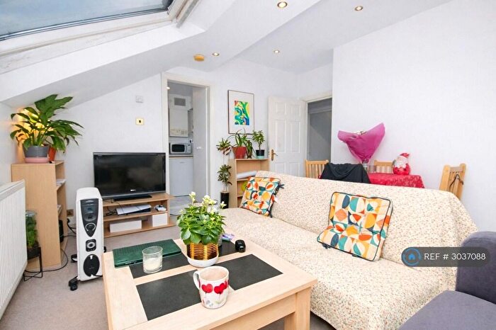 1 Bedroom Flat To Rent In Grovelands Road, London, N15