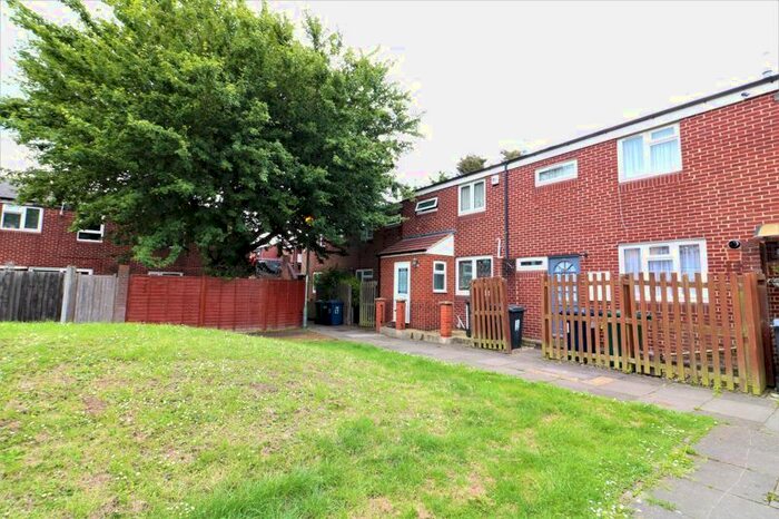 1 Bedroom Flat To Rent In Roscoff Close, Burnt Oak, Edgware, HA8