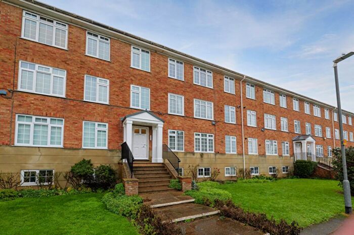 2 Bedroom Flat For Sale In South Road, Hythe, CT21