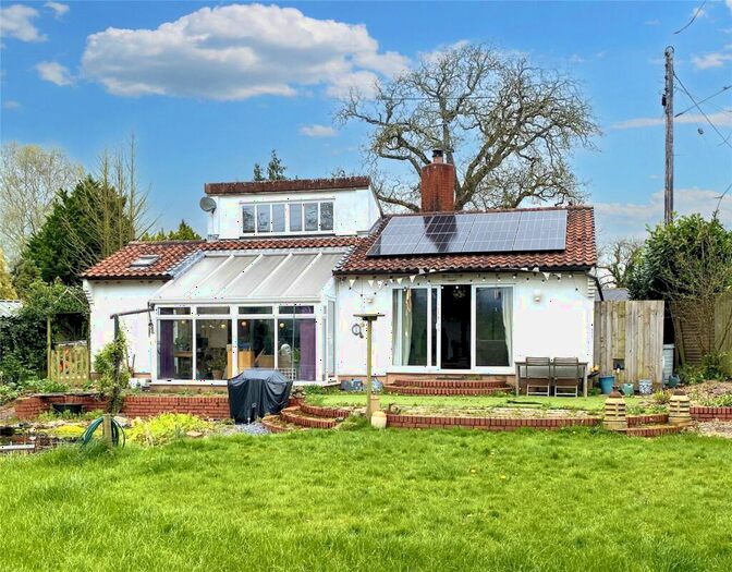 2 Bedroom Bungalow For Sale In Willand Road, Halberton, Tiverton, Devon, EX16