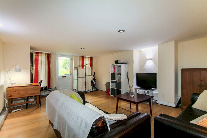 3 Bedroom Apartment To Rent In North Grange Road, Headingley, LS6