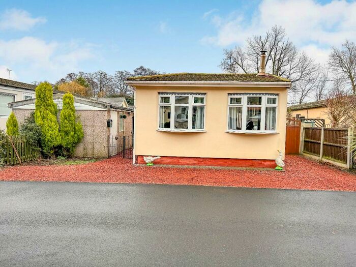 1 Bedroom Bungalow For Sale In Hinksford Mobile Home Park, Kingswinford, DY6