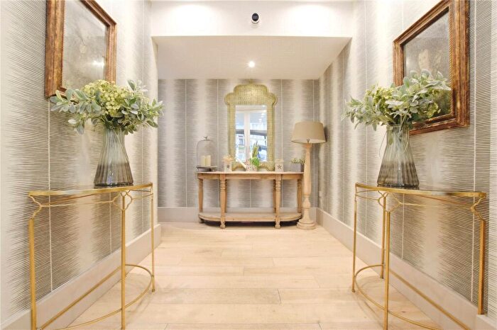 Flat For Sale In High Street, Colchester, Essex, CO1