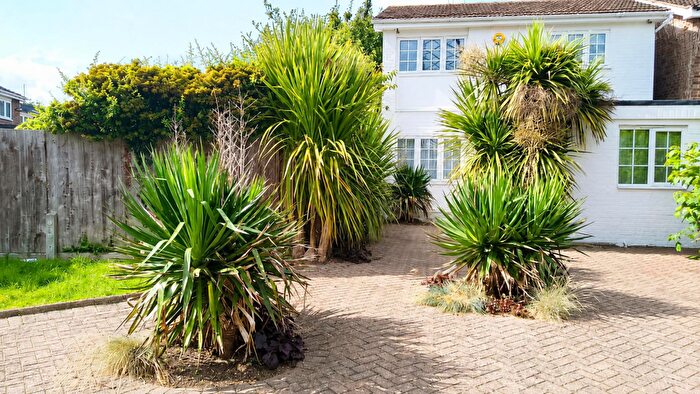 3 Bedroom Detached House For Sale In Grimsdyke Road, Pinner, HA5