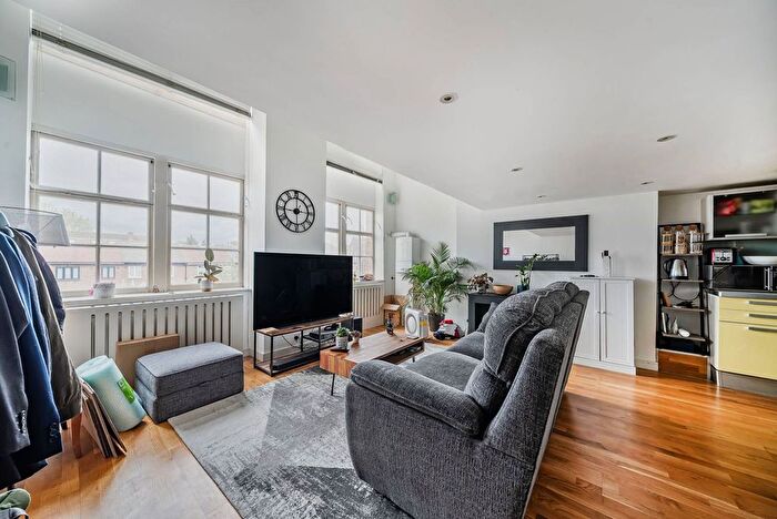 1 Bedroom Flat To Rent In Broadwater Road, Tooting, London, SW17