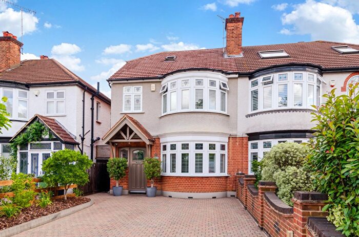 4 Bedroom Semi Detached House For Sale In Ravensbourne Avenue, Bromley, BR2