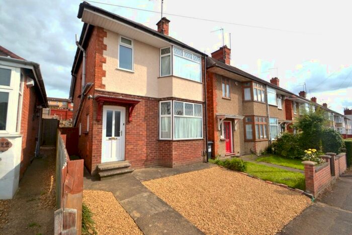 3 Bedroom Detached House To Rent In Ruskin Road, Kingsthorpe, Northampton, NN2