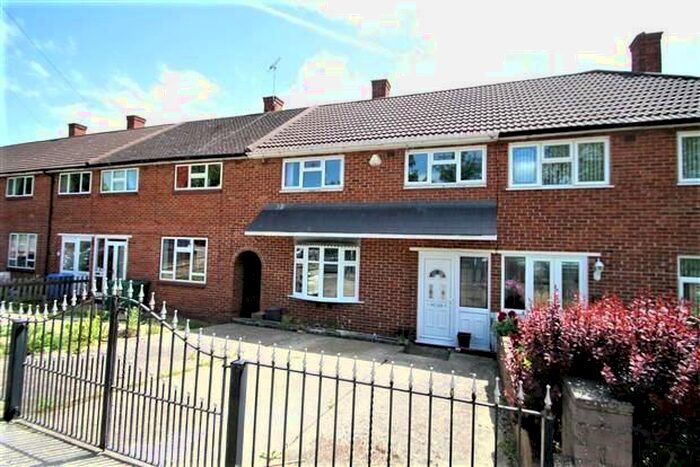 3 Bedroom Terraced House To Rent In Settle Road, Romford, London, RM3