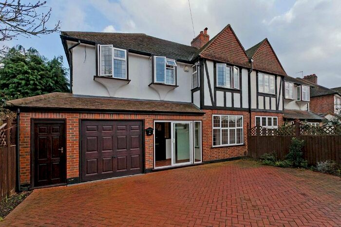 4 Bedroom Property To Rent In Cardinal Crescent, New Malden, KT3