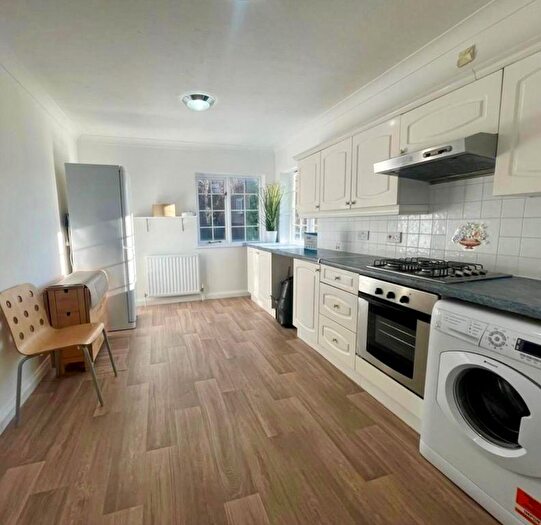 3 Bedroom Flat To Rent In High Street, Aldershot, GU12