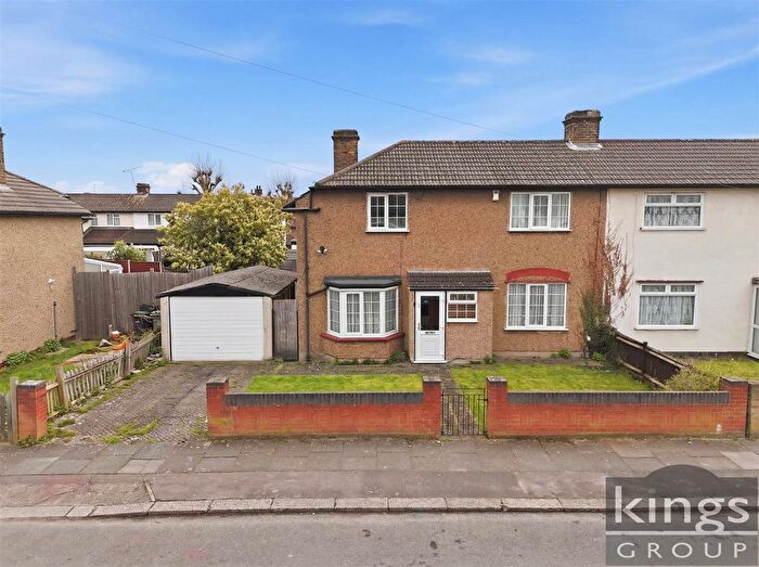 3 Bedroom Semi Detached House For Sale In Aberdare Road, Enfield, EN3