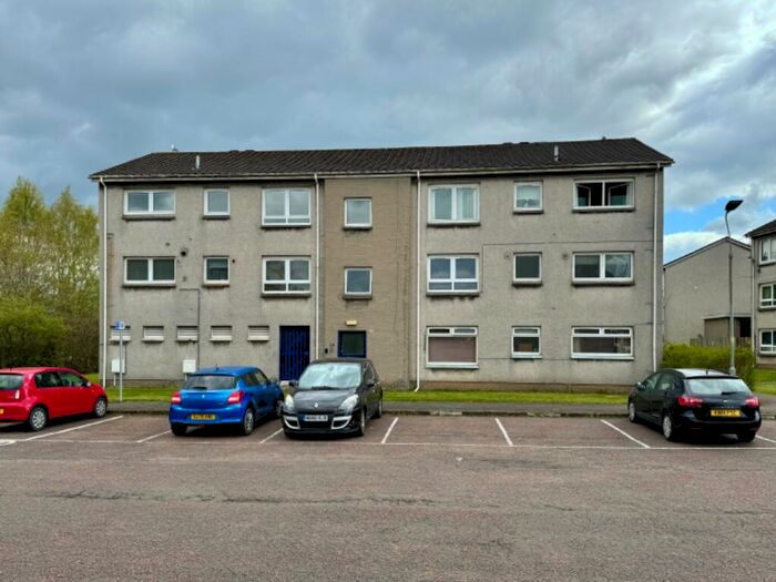 3 Bedroom Flat To Rent In Clova Place, Glasgow, G71
