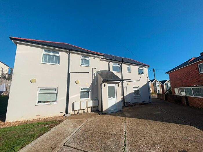 2 Bedroom Flat To Rent In Weeks Road, Ryde, PO33