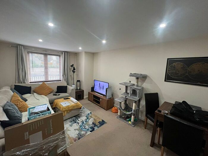 2 Bedroom Flat To Rent In Ffordd Garthorne, Cardiff, CF10