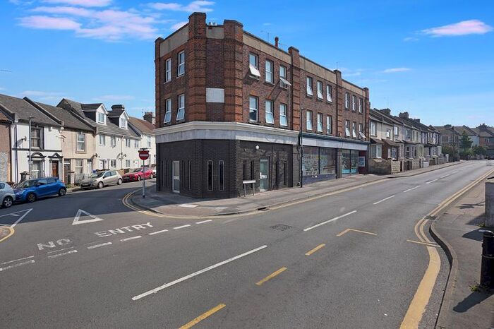 1 Bedroom Flat To Rent In Livingstone Buildings, Barnsole Road, Gillingham, ME7