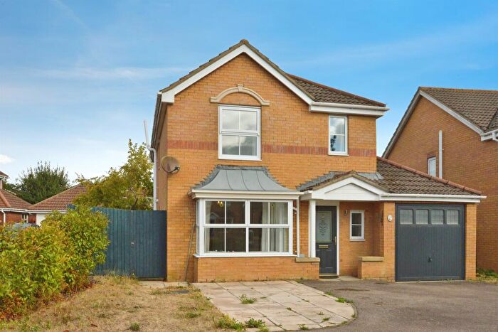 4 Bedroom Detached House For Sale In Kingshill Drive, Deanshanger, Milton Keynes, MK19
