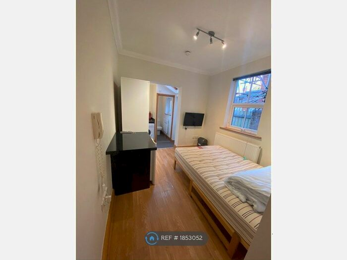 Studio To Rent In Whitehall Road, Norwich, NR2