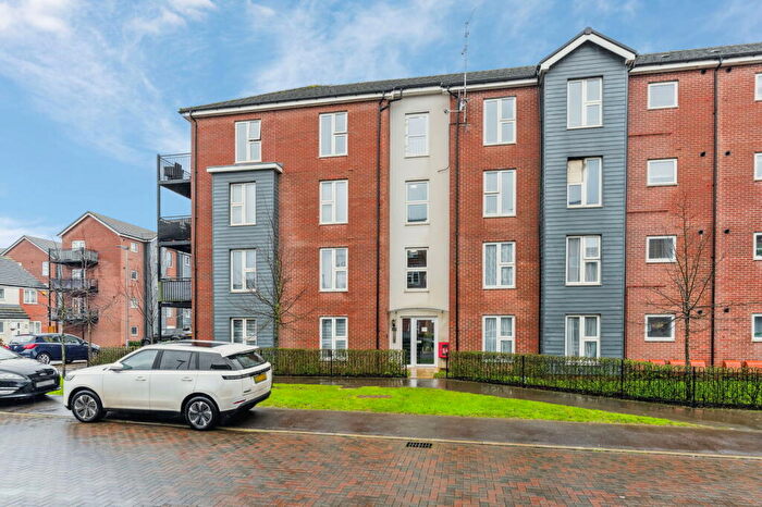 2 Bedroom Flat For Sale In Tilling Green, Dunstable, Bedfordshire, LU5