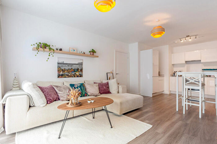 2 Bedroom Apartment To Rent In Cambridge Place, Farnham, Surrey, GU9