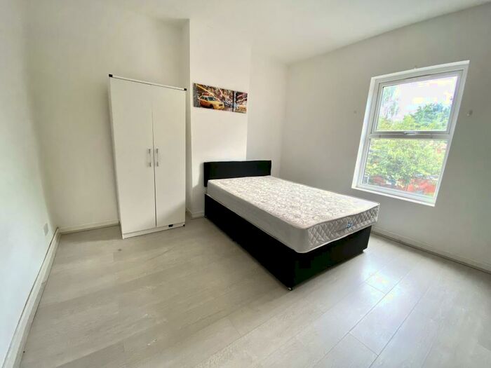 4 Bedroom House To Rent In Bacchus Road, Birmingham, B18