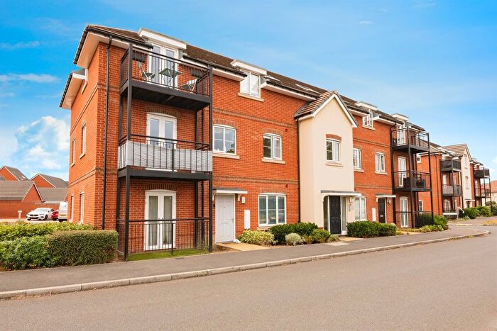 2 Bedroom Flat For Sale In Hayes Drive, Three Mile Cross, Reading, RG7