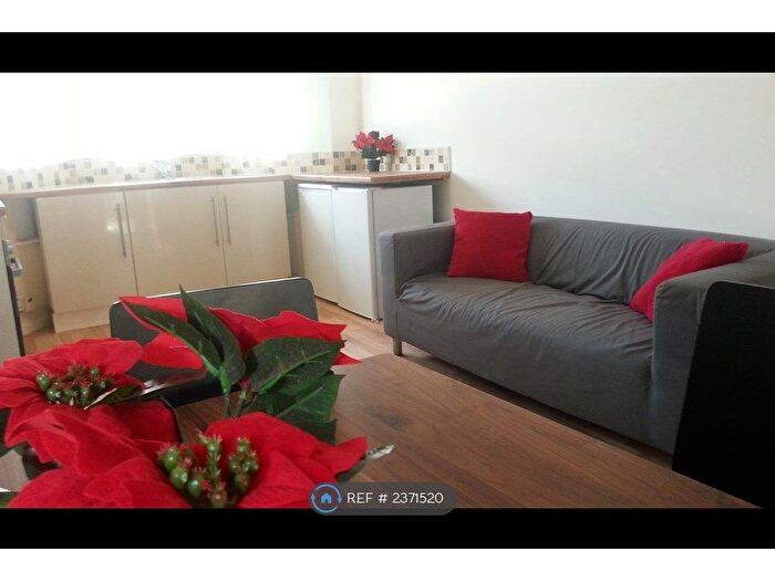 2 Bedroom Flat To Rent In Waddon, Croydon, CR0