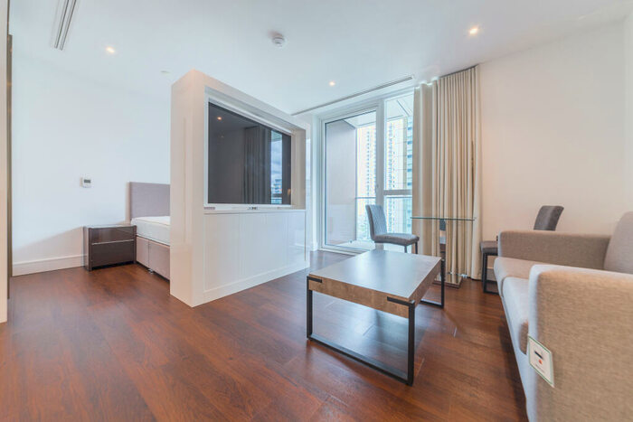 Apartment To Rent In Maine Tower, Harbour Way, Canary Wharf, London, E14
