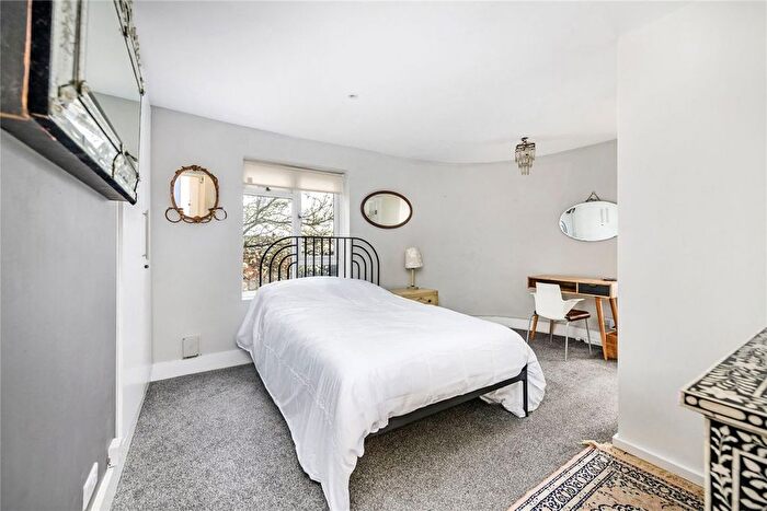 2 Bedroom Flat To Rent In Latimer Road, London, W10