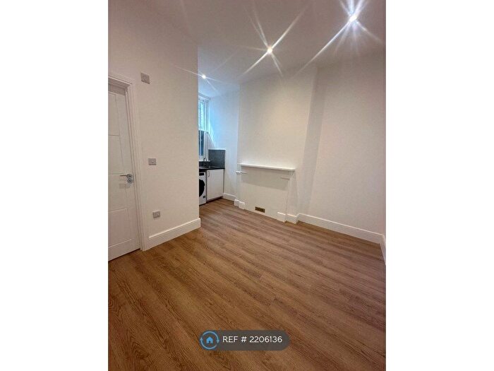 Studio To Rent In London, London, N8