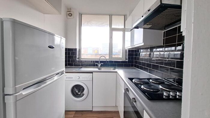 2 Bedroom Flat To Rent In Angel Close, Edmonton, N18