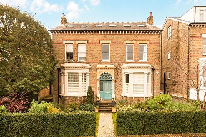 3 Bedroom Flat To Rent In Edge Hill, Wimbledon, SW19