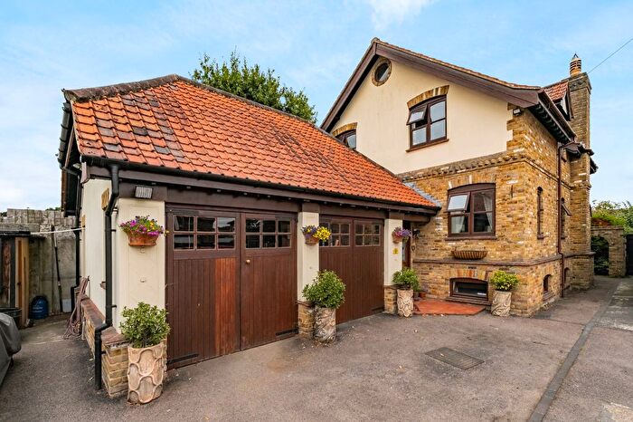 4 Bedroom Detached House For Sale In Whiffins Orchard, Coopersale Common, Epping, CM16