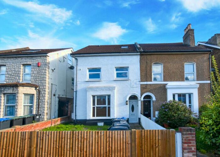 1 Bedroom Apartment To Rent In Holmesdale Road, London, SE25