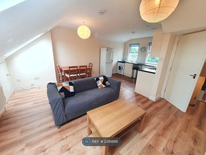 1 Bedroom Flat To Rent In Gleneagle Road, London, SW16