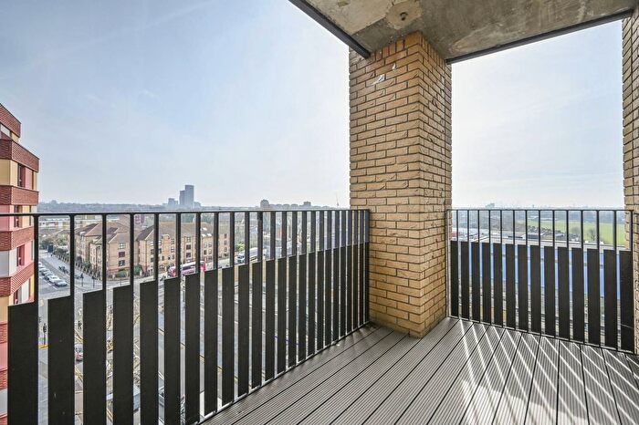 2 Bedroom Flat For Sale In Frank Searle Passage, Walthamstow, E17