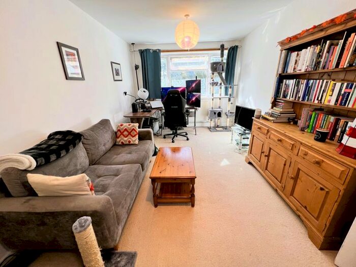 1 Bedroom Flat To Rent In Cornford Grove, London, SW12