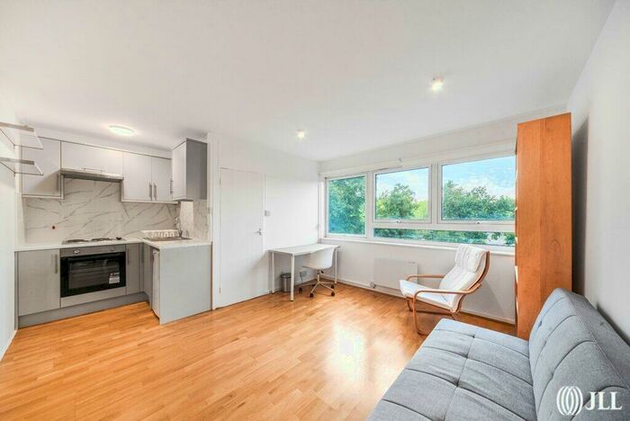 Apartment To Rent In Park House, London, N4