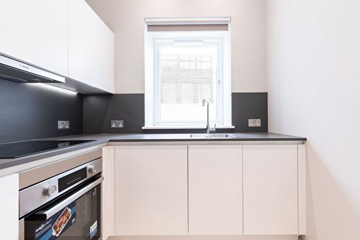 2 Bedroom Flat To Rent In Avonmore Road, London, W14