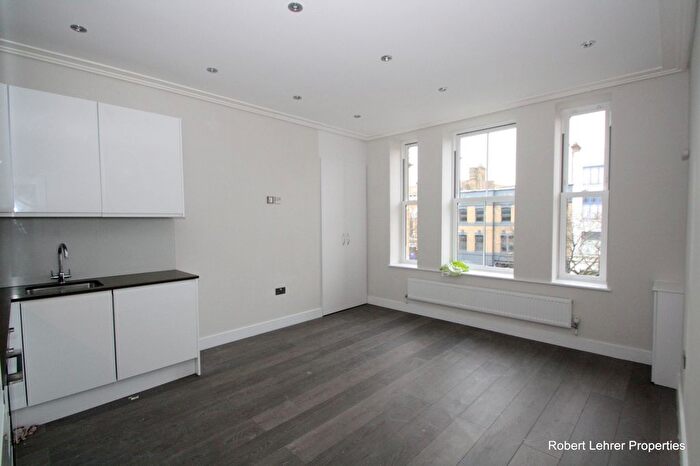 3 Bedroom Flat To Rent In Holloway Road, Upper Holloway, N7