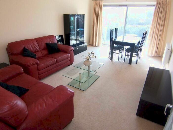 2 Bedroom Apartment To Rent In Ash Tree Close Surbiton, KT6