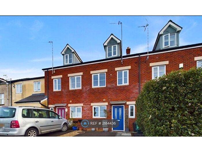 4 Bedroom Terraced House To Rent In Laburnum Walk, Stonehouse, GL10