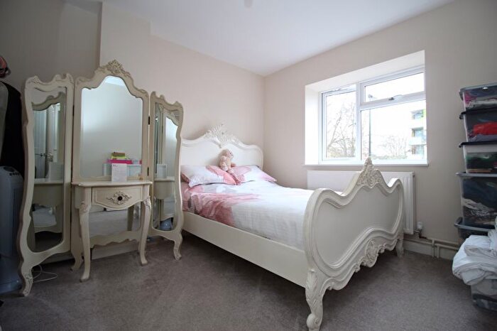 3 Bedroom Terraced House For Sale In Ellwood Close, Southampton, SO19