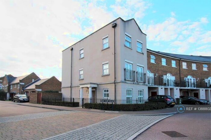 4 Bedroom End Of Terrace House To Rent In Park Cliff Road, Greenhithe, DA9