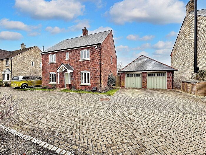 4 Bedroom Detached House For Sale In Brind Close, Steventon, OX13