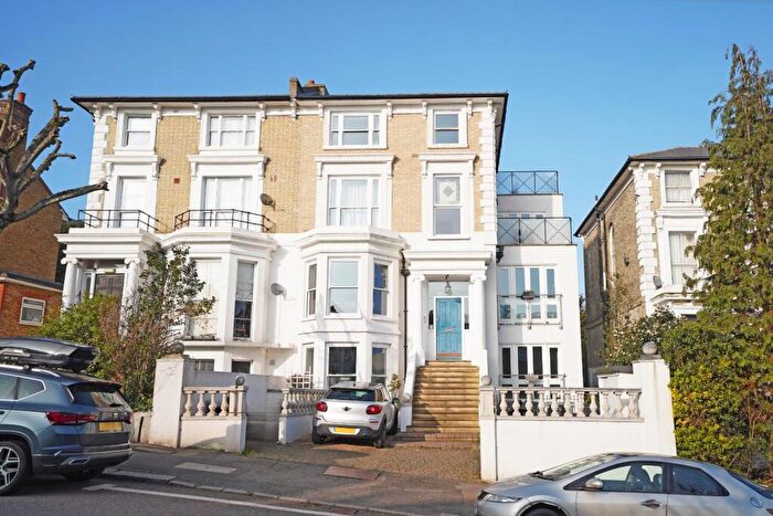 2 Bedroom Flat For Sale In Westwood Park, Forest Hill, London, SE23